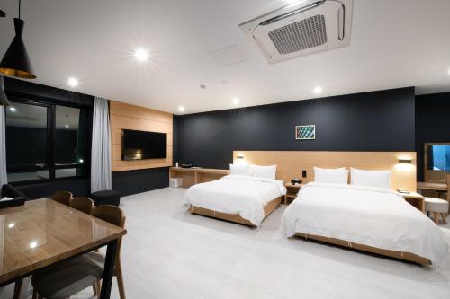 미포 오션사이드 호텔 (Mipo Oceanside Hotel)