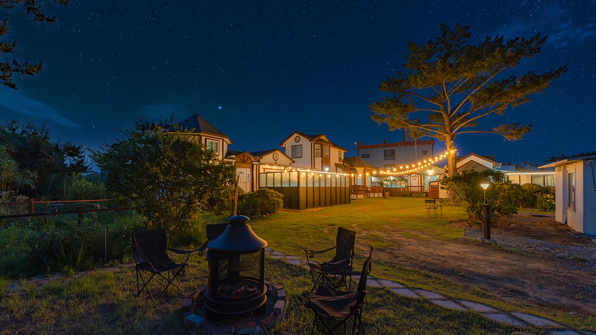 태안(안면도)비바온 풀빌라 펜션(태안빛축제 도보1분) (Taean (Anmyeondo) Vivaon Pool Villa Pension (1-minute walk from Taean Light Festival))