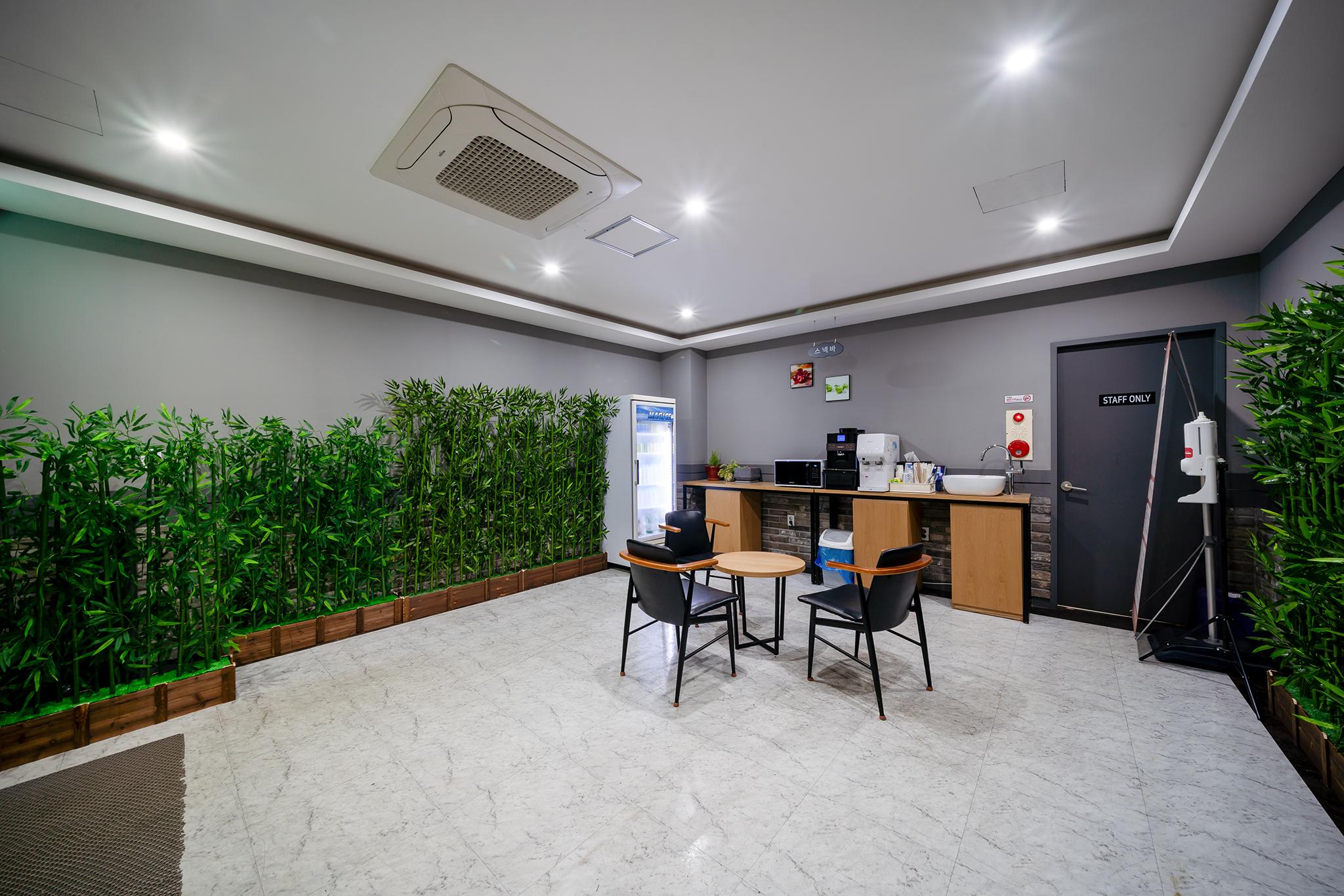 충주 라이호텔 (Chungju Lie Hotel)