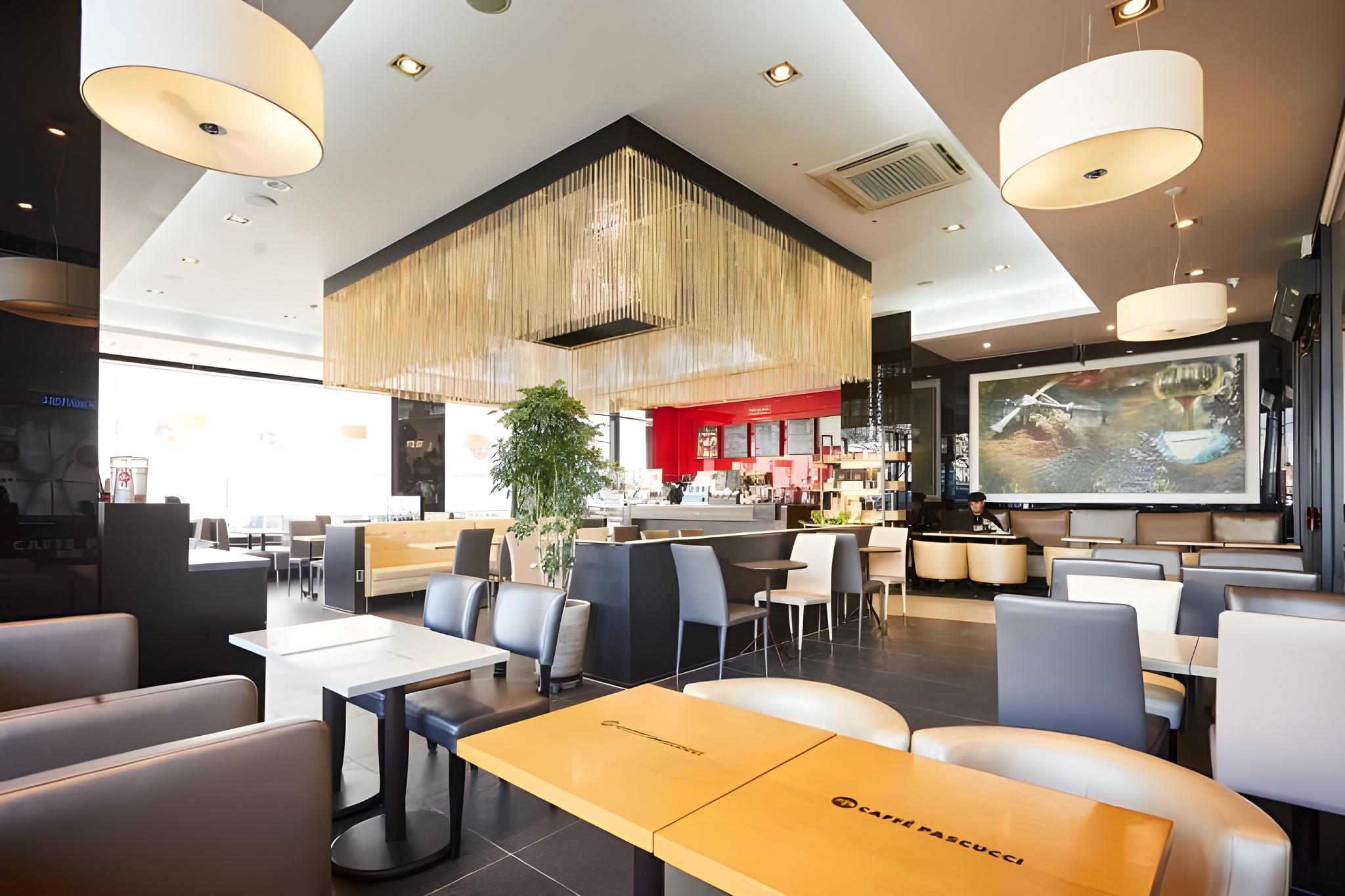 퀸벨 호텔 (Queen Vell Hotel)