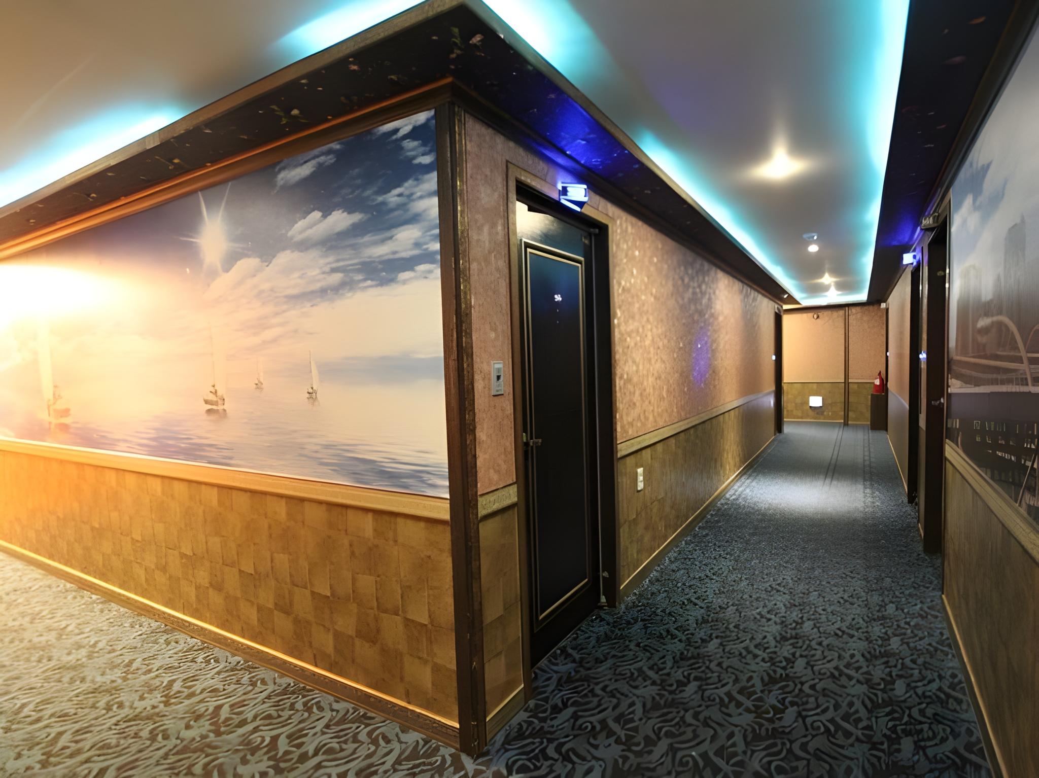 샵 호텔 (Sharp Hotel)
