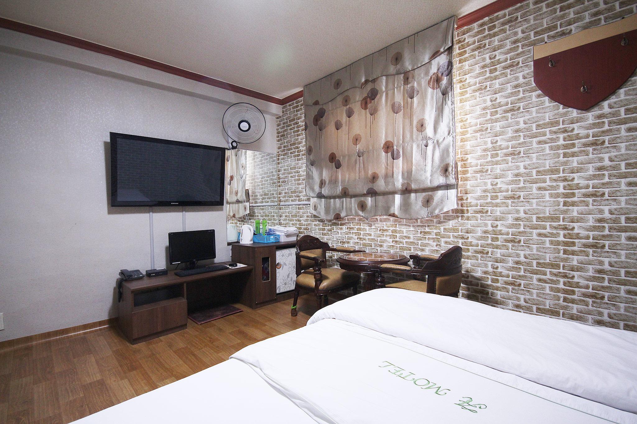 A 모텔 (Gumi A Motel)