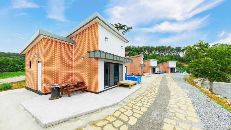 태안팜랜드펜션 (Taean Farmland Pension)