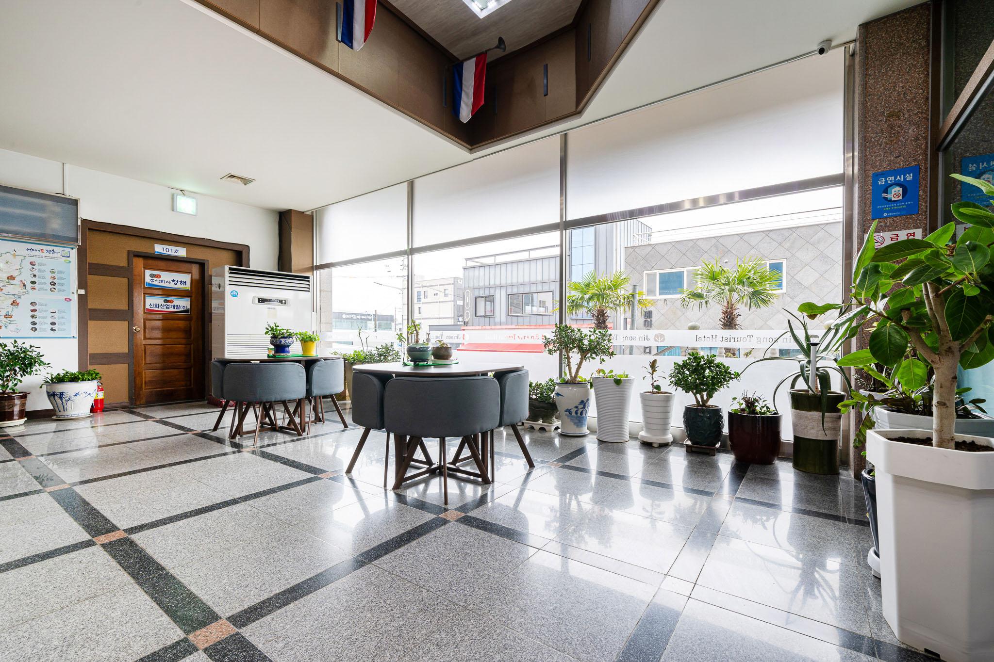 장흥 진송관광호텔 (Jangheung Jinsong Tourist Hotel)