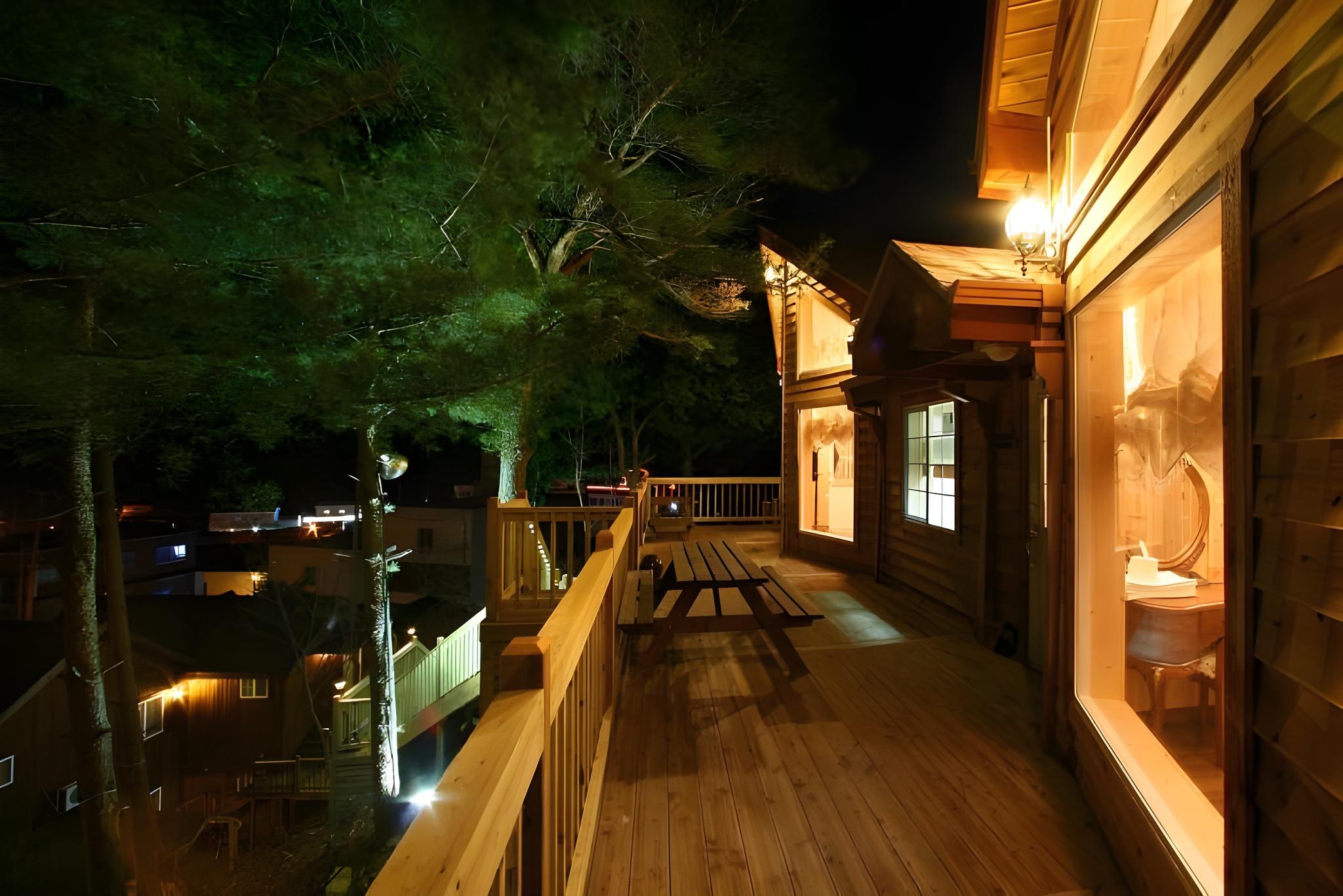 무주 숲속의아침펜션 (Muju Morning in the Forest Pension)