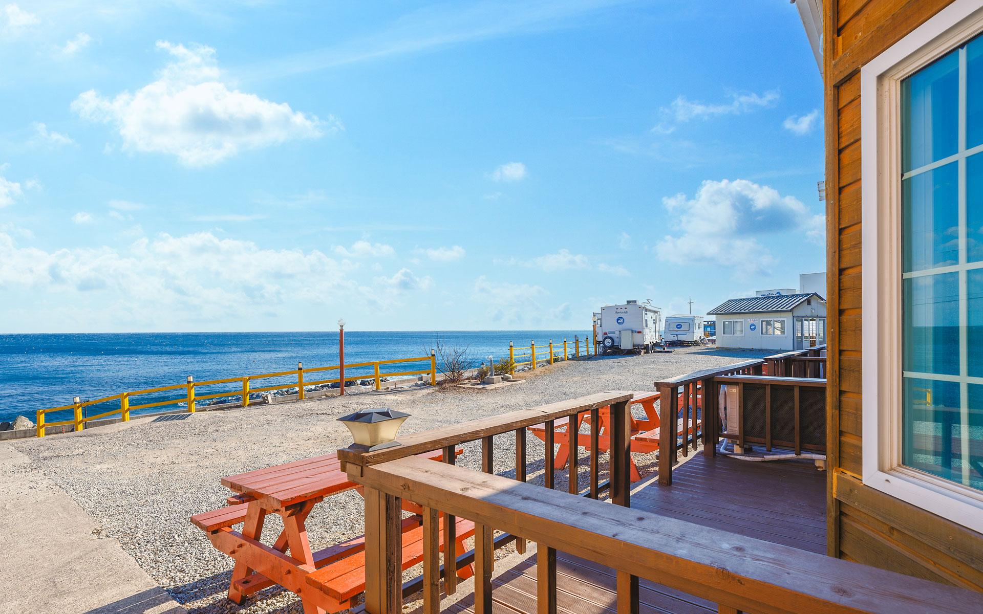 영덕 블루마린펜션 (Youngdeok Blue Marine Pension)