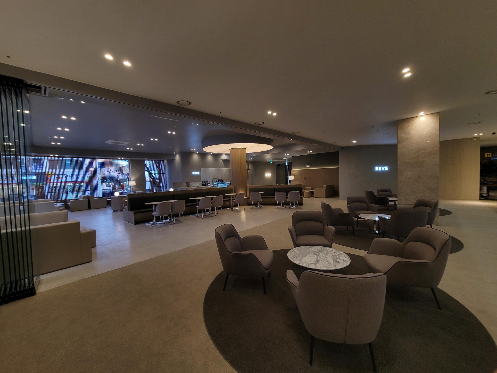 퀸벨 호텔 (Queen Vell Hotel)