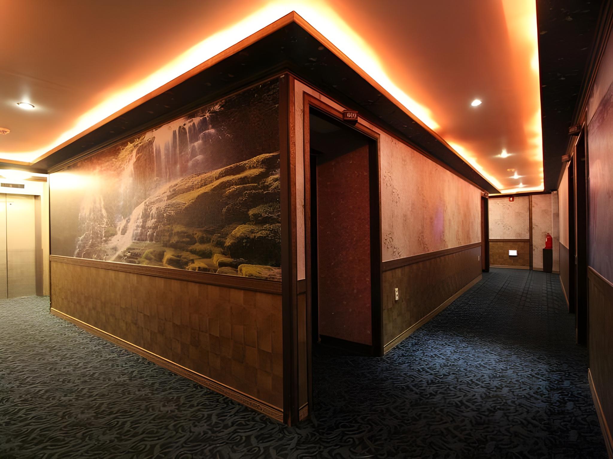 샵 호텔 (Sharp Hotel)