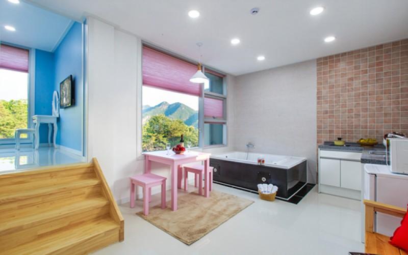 제천 골든위크펜션 (Jecheon Golden Week Pension)