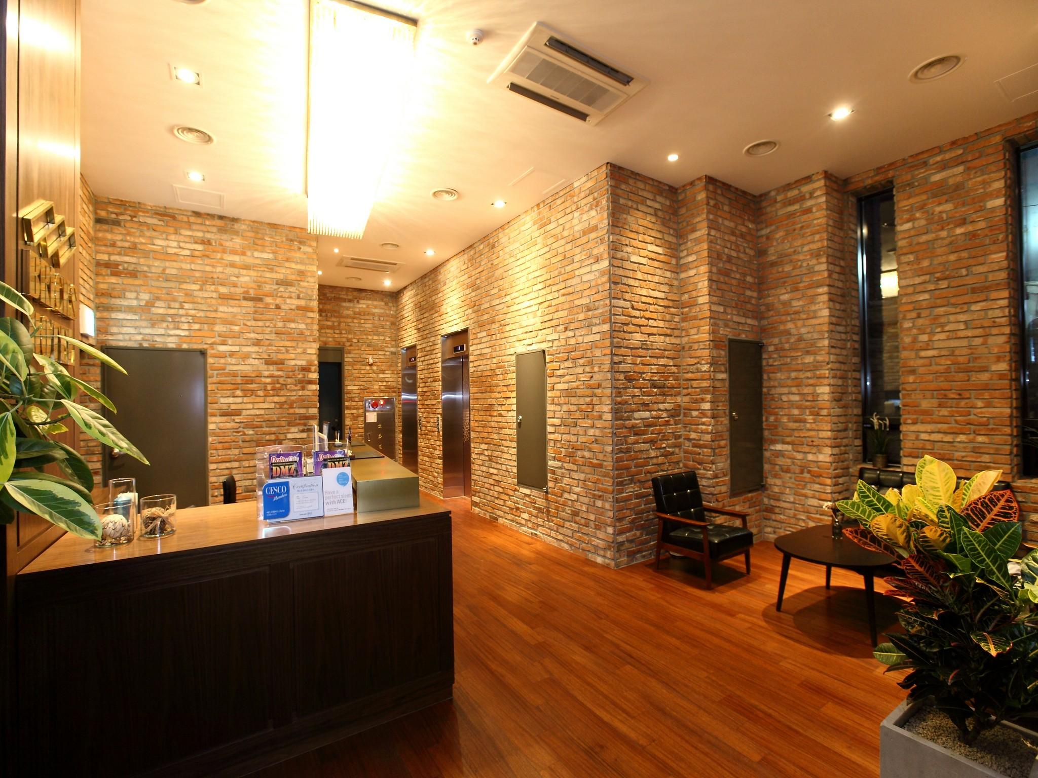 브릭스 호텔 (Bricks Hotel)