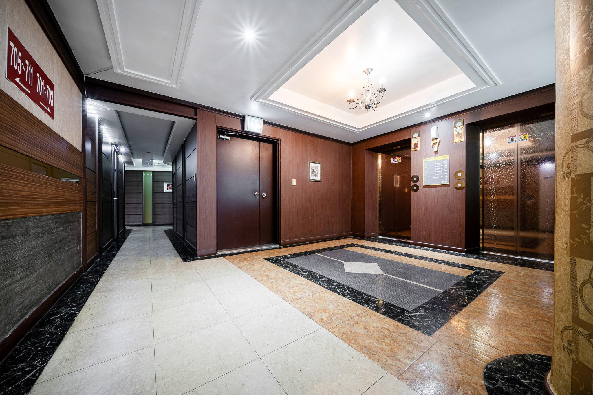 장흥 진송관광호텔 (Jangheung Jinsong Tourist Hotel)