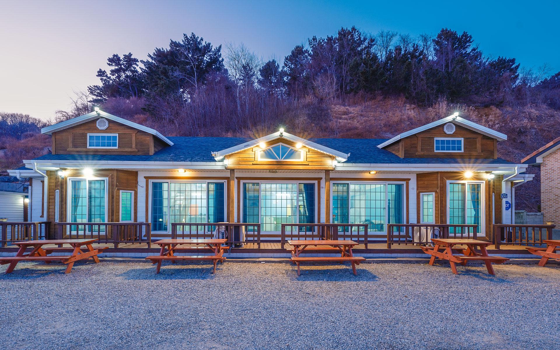 영덕 블루마린펜션 (Youngdeok Blue Marine Pension)