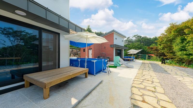 태안팜랜드펜션 (Taean Farmland Pension)