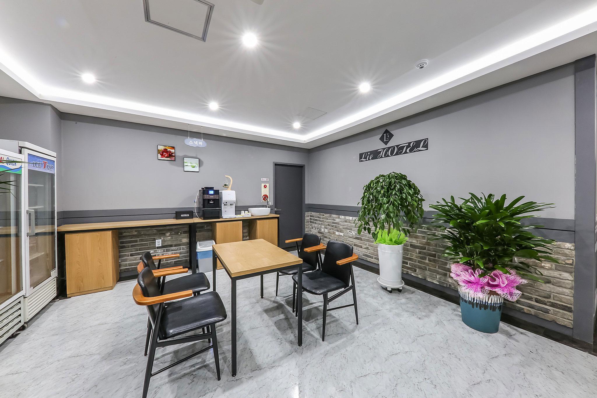 충주 라이호텔 (Chungju Lie Hotel)