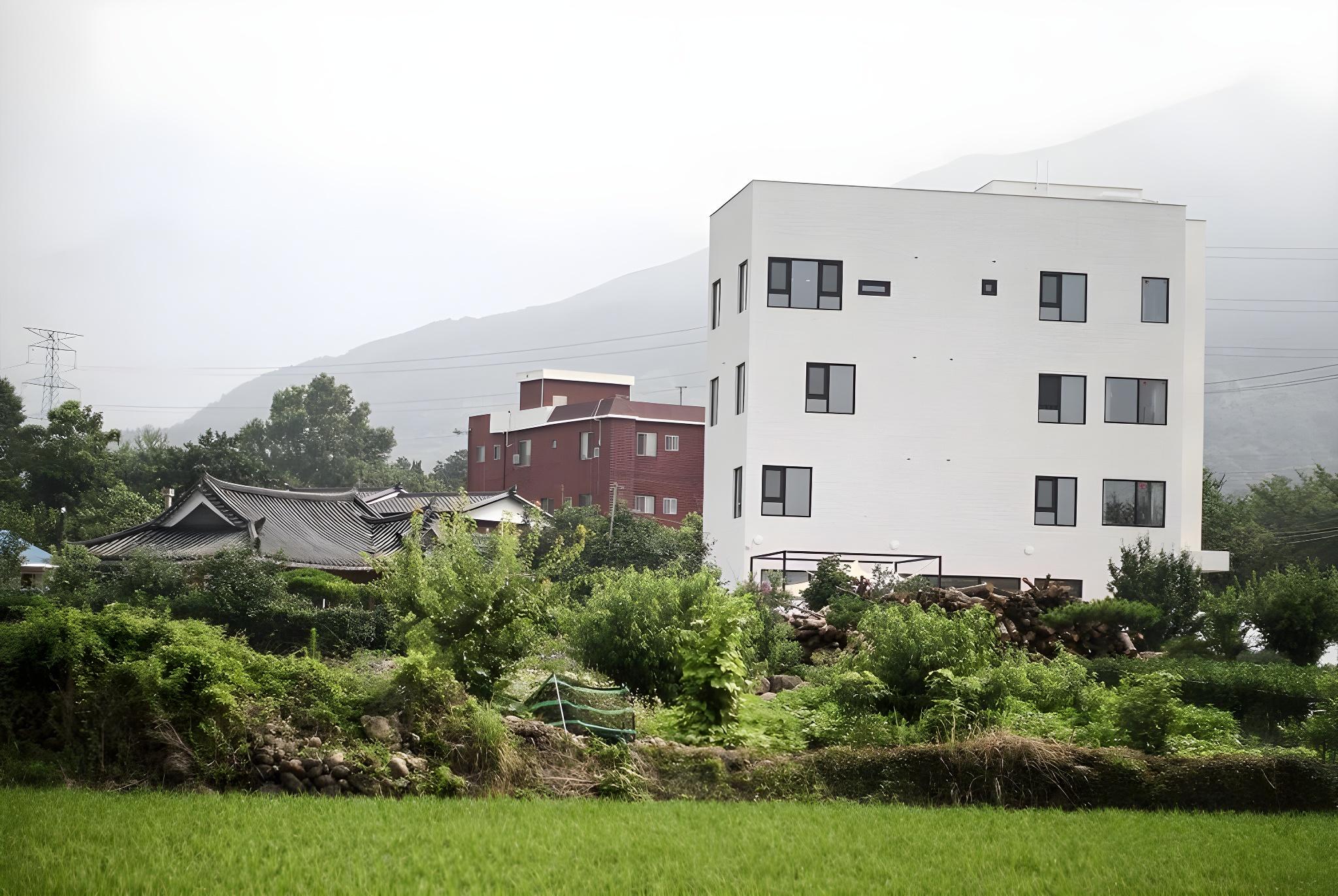 스테이 지리산아침 (Stay Jirisan Ahchim)