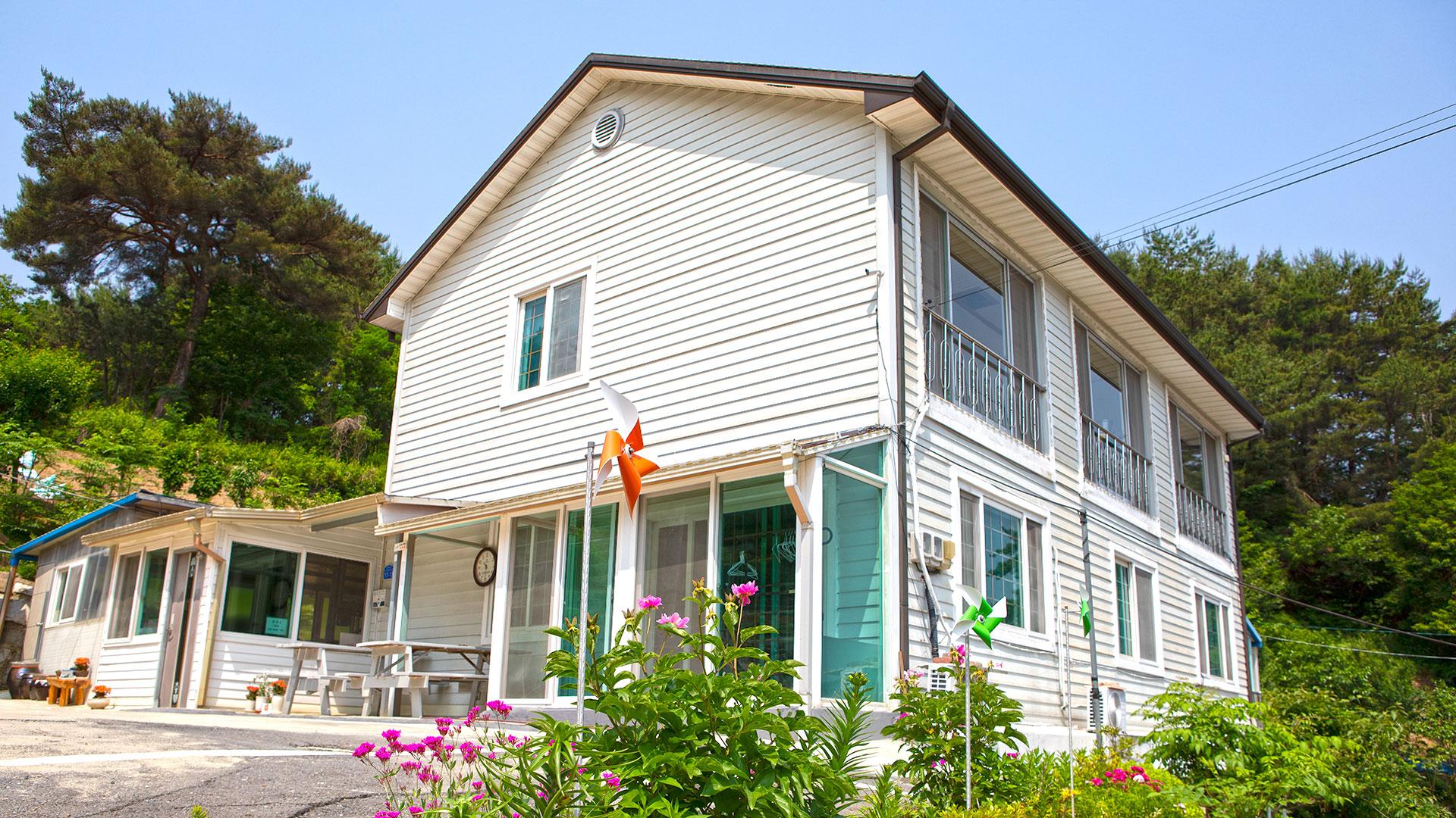 무주 스위트콘도펜션 (Muju Sweet Condo Pension)