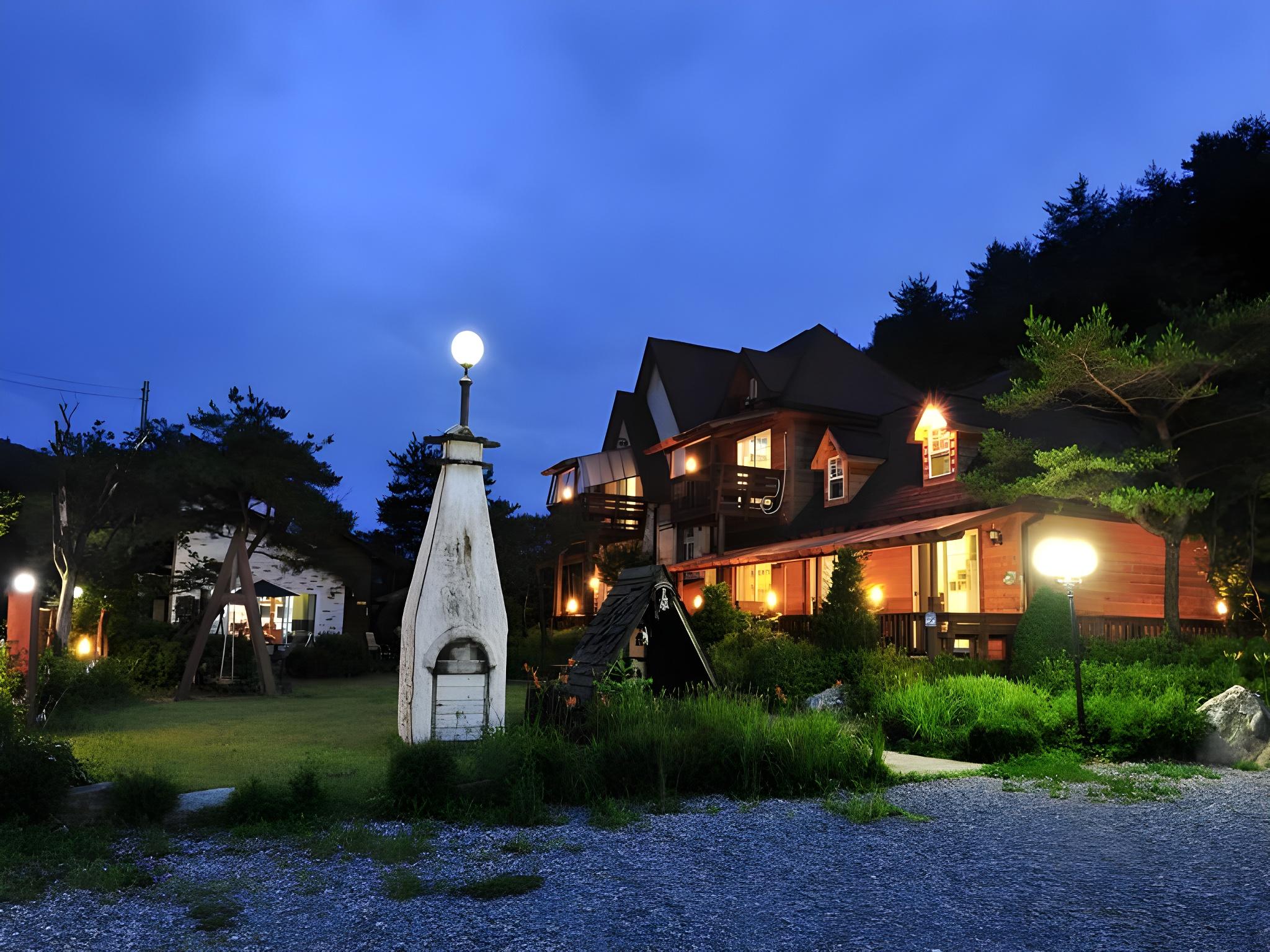 벤치 하우스 펜션 (Bench House Pension)