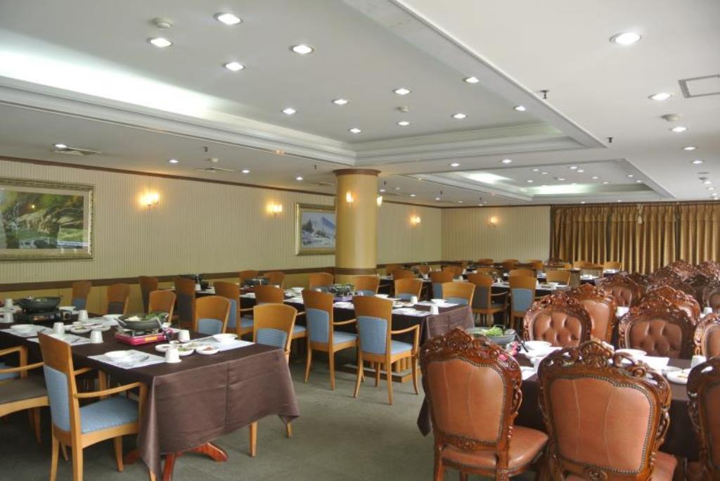Lake Hills Songnisan Hotel