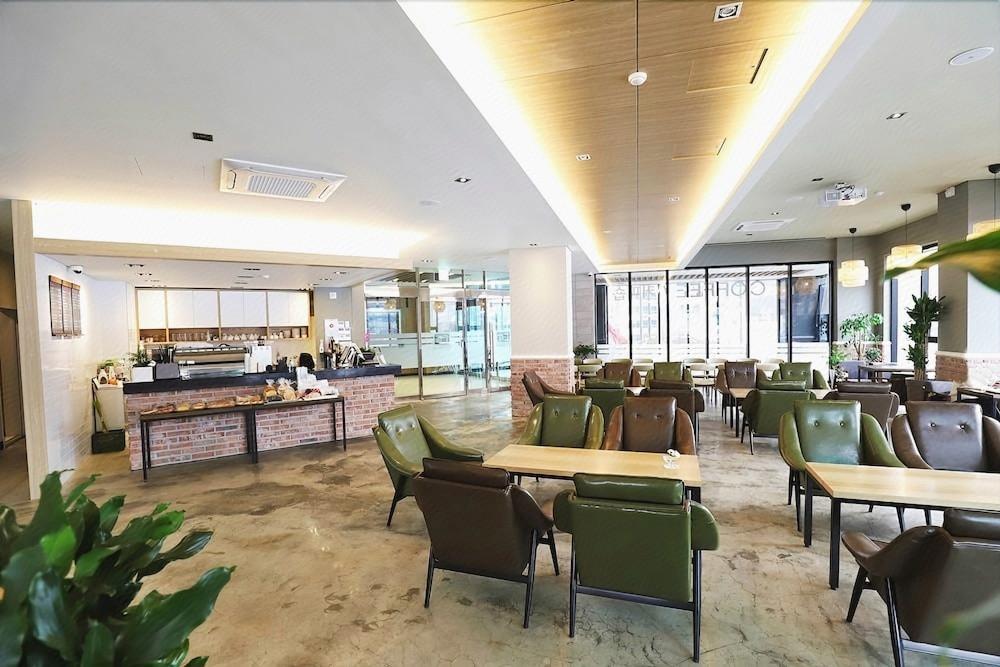 평창 호텔 더 마루 (Pyeongchang Hotel The Maru)