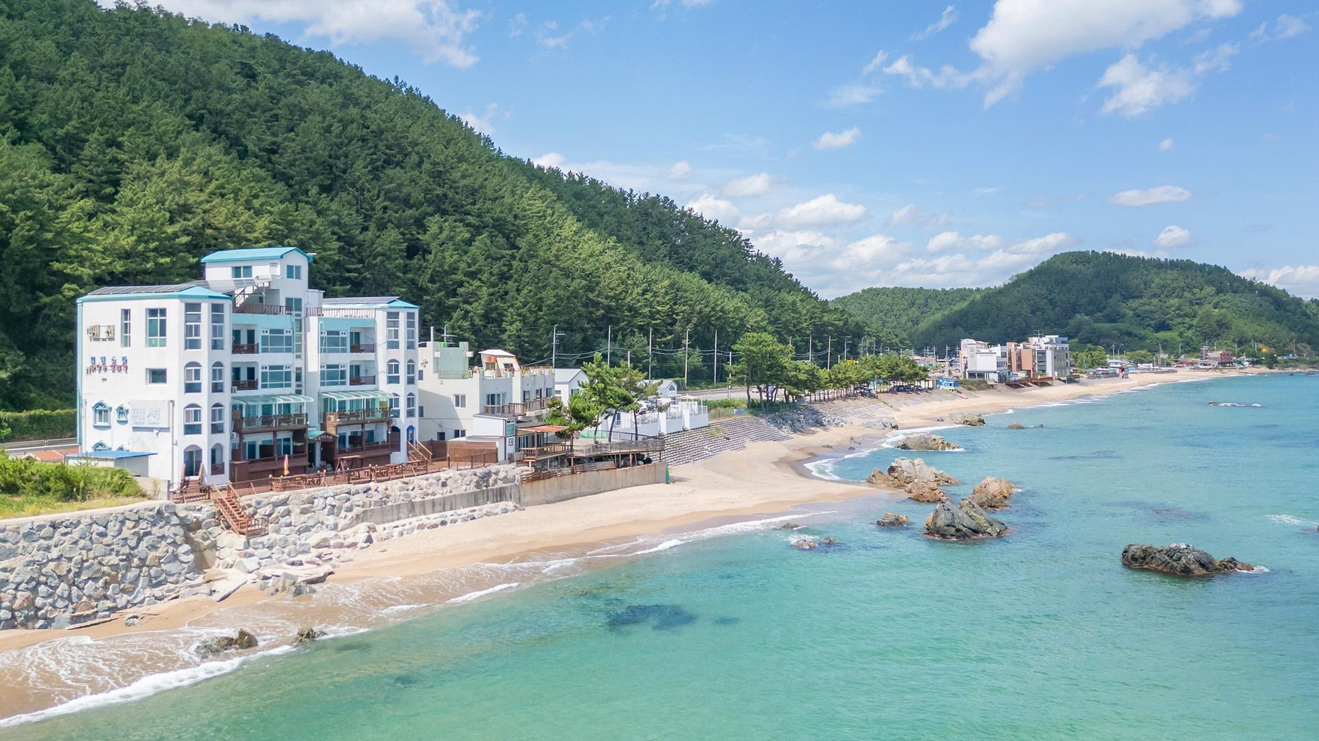 영덕 씨 앤 스파 펜션 (Youngduk Sea & Spa Pension)