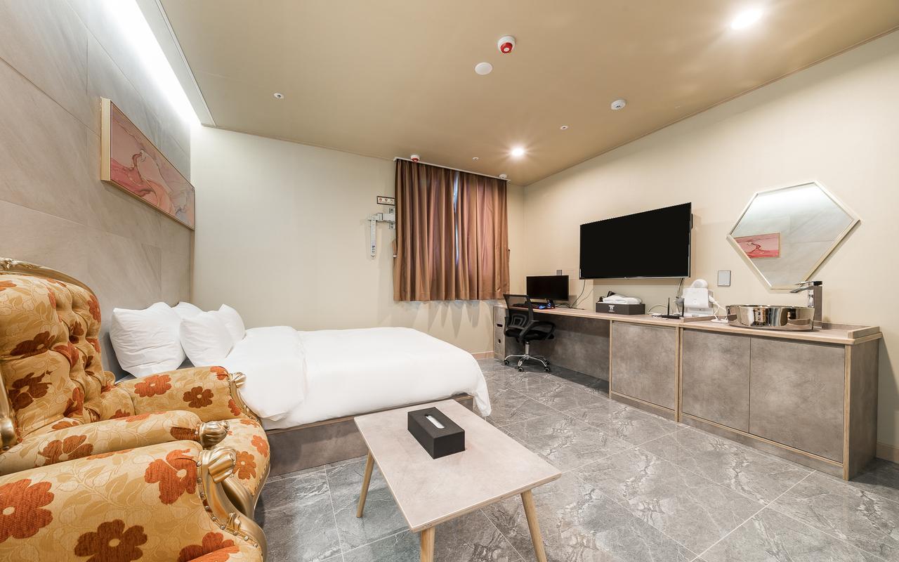 수원역 Hotel 테리스 (Suwon Station Hotel Terry's)