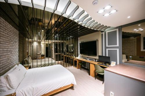 호텔봄 (Hotel Bom)
