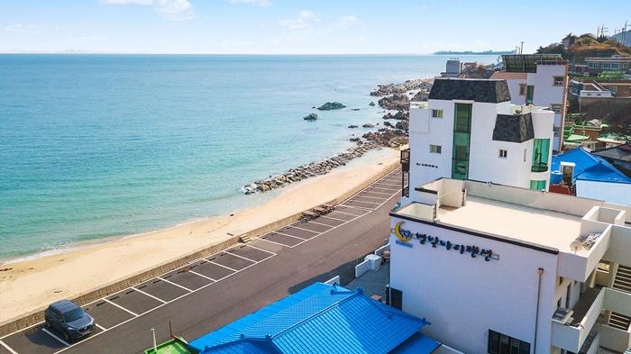 Starlight Nari Pension
